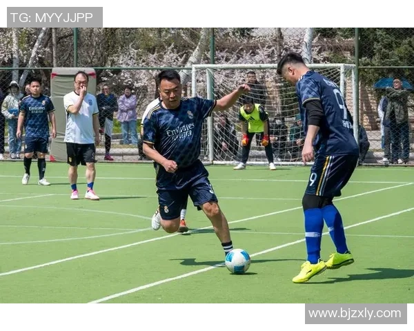 足球明星在赛场上的精彩瞬间与激情表现的完美捕捉与回顾