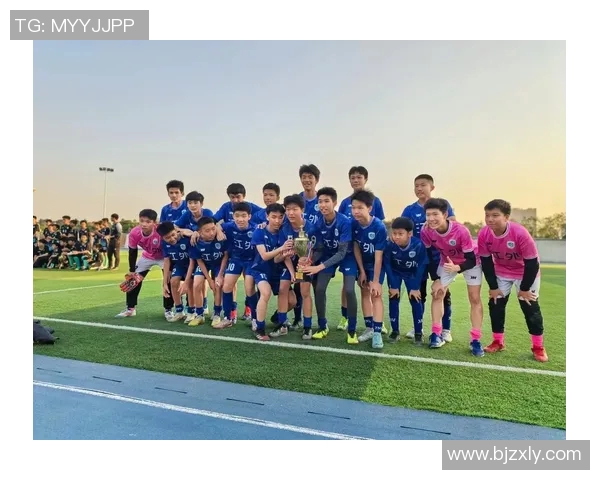 足球明星合影时的各种手势解析与示范大全